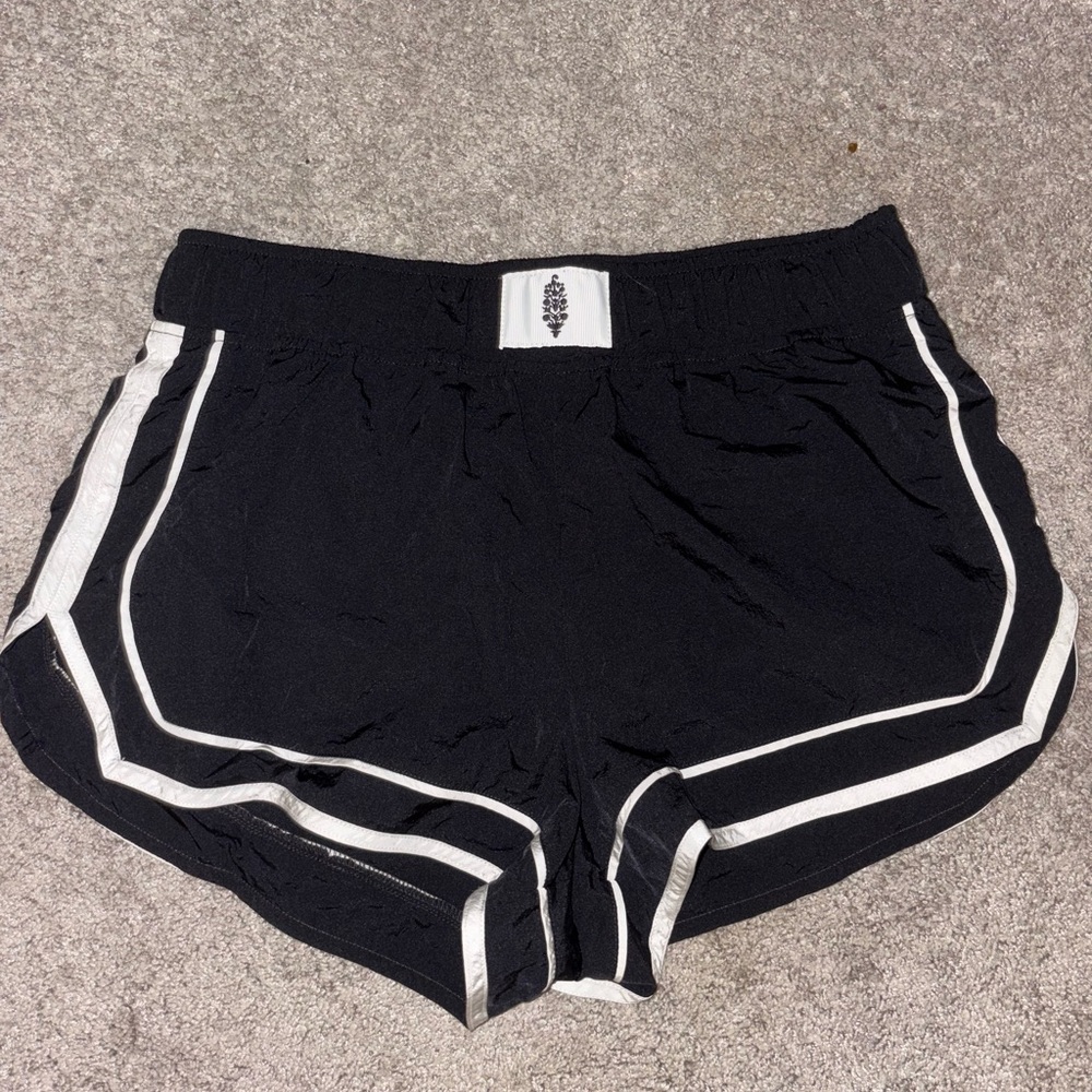NWOT Free People Shorts. Never worn size Medium